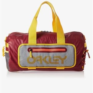 NEW Oakley duffle bag in plastic bag!